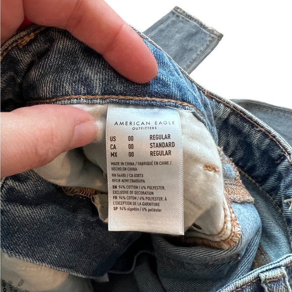 American Eagle Distressed Light Denim Mom Jeans Size 00 - Picture 4 of 16